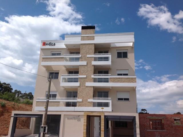 Apartamentos - 2 Dorm.<br />Colina Sorriso<br />CAXIAS DO SUL<br /><br /><p>Confiale Imóveis vende apartamento com 02 dormitórios, sala de estar e jantar integradas, cozinha, área de serviço, banheiro social, sacada com churrasqueira, espera para água quente, excelente nível de acabamento, gás central, hall decorado, hidrometro individual, piso laminado, 01 vaga de garagem.</p> (30/03/2016)