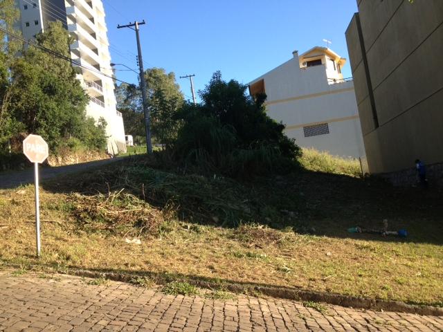 Terrenos<br />VILA VERDE<br />CAXIAS DO SUL<br /><br />Confiale Imóveis vende Terreno de esquina 362,00 m².<br />
<br />
Aceita Permuta. (22/06/2015)