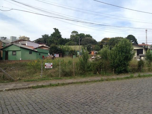 Terrenos<br />Jardim América<br />CAXIAS DO SUL<br /><br /><p>Confiale Imóveis vende Terreno de esquina, ótima localização.</p> (22/06/2015)