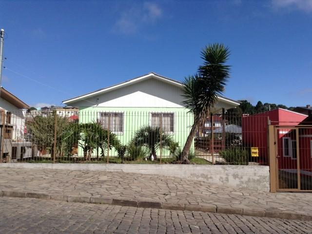 Casas - 3 Dorm.<br />JARDIM ELDORADO<br />CAXIAS DO SUL<br /><br /><p>Confiale Imóveis vende Casa Mista de 3 dormitórios, sala, cozinha, banheiro social, área de serviço, garagem para 2 carros, pátio na frente e fundos, piso cerâmico/laminado.</p> (06/09/2016)